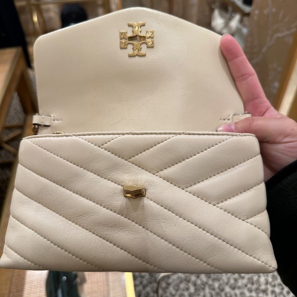 NWT! Tory Burch Kira Chevron Chain Wallet Cream Quilted Leather Crossbody 90343 - Picture 6 of 9